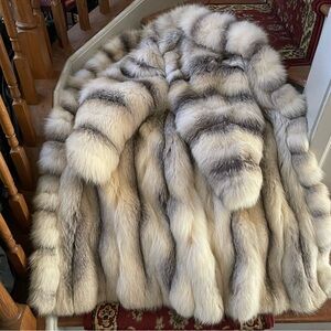 Luxurious Frosted Platinum Fox Fur Coat